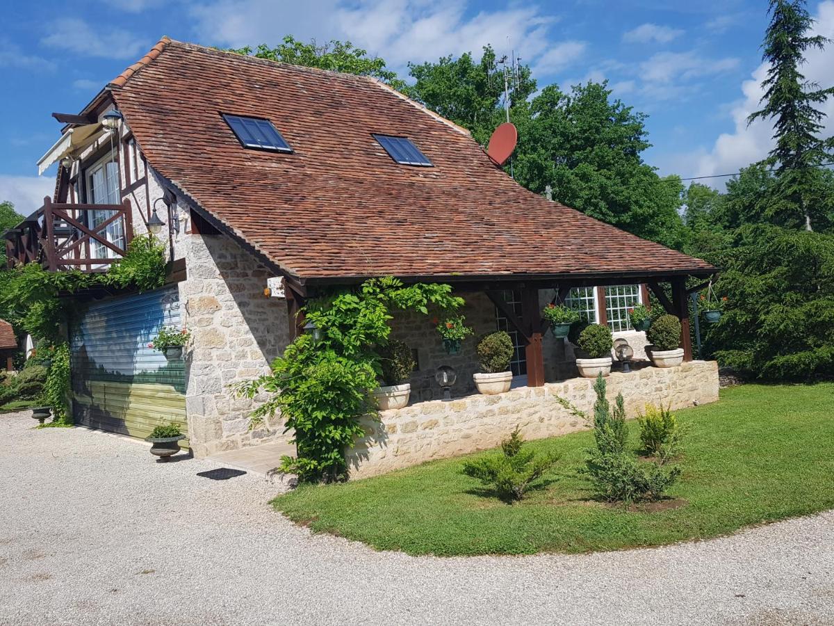 Moulin Du Soustre Bed & Breakfast Cavagnac Exterior photo