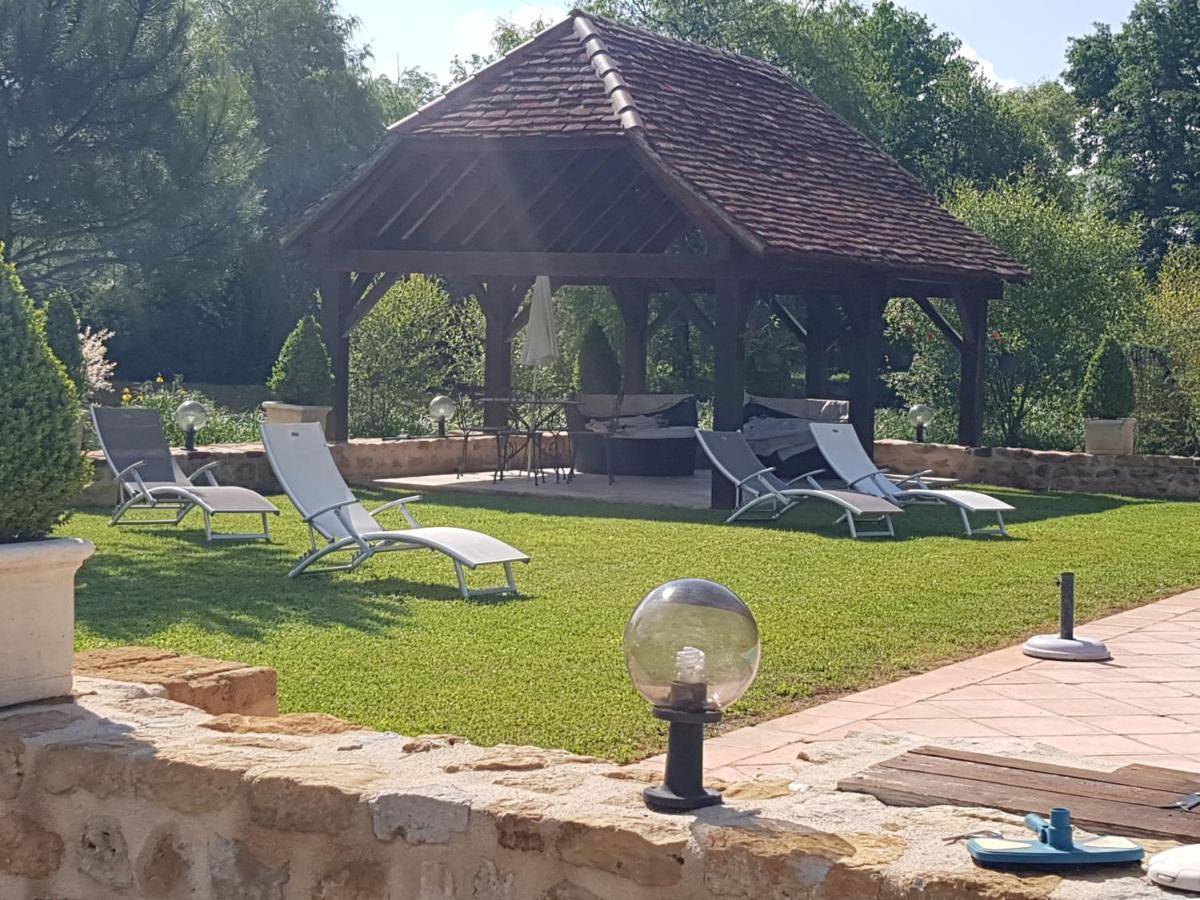 Moulin Du Soustre Bed & Breakfast Cavagnac Exterior photo