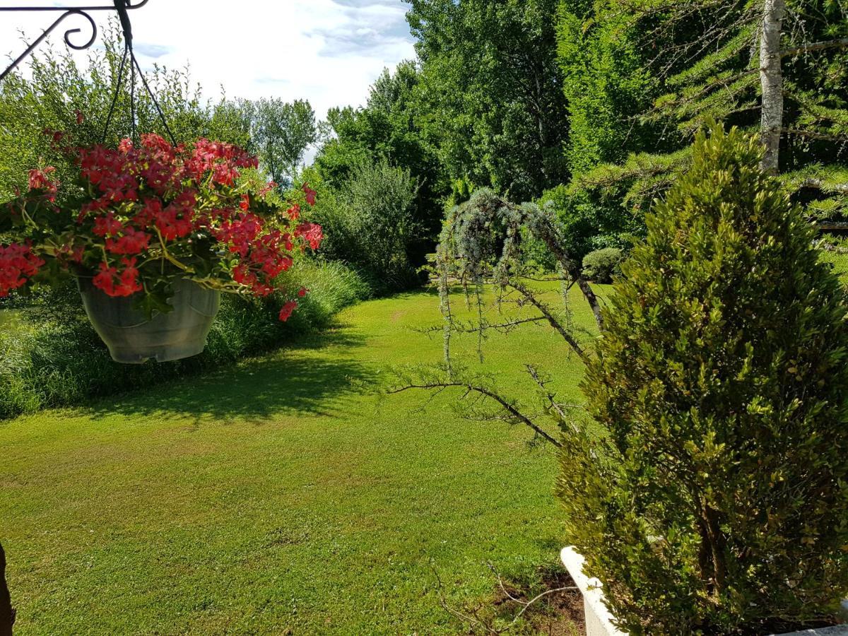 Moulin Du Soustre Bed & Breakfast Cavagnac Exterior photo
