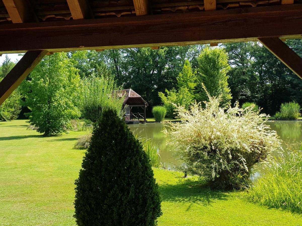 Moulin Du Soustre Bed & Breakfast Cavagnac Exterior photo