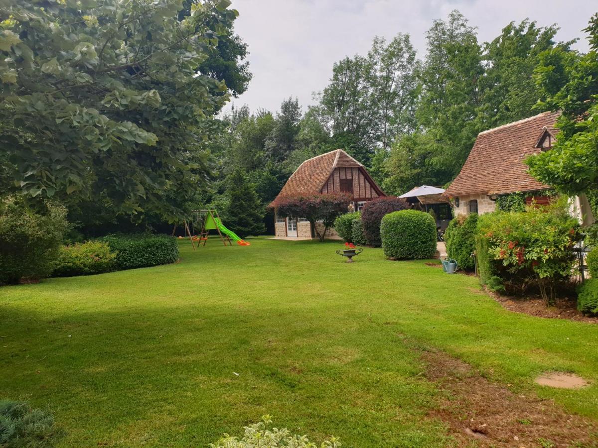 Moulin Du Soustre Bed & Breakfast Cavagnac Exterior photo